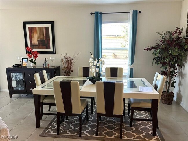 Foto del edificio - 2104 Jacaranda Pkwy W