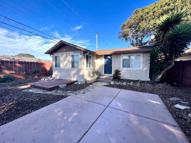 Building Photo - 401 Casanova