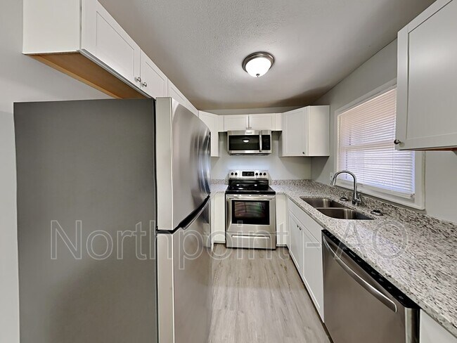 Building Photo - 6535 Sinclair Pl