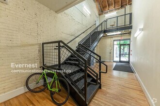 Building Photo - 6 S Harvie St