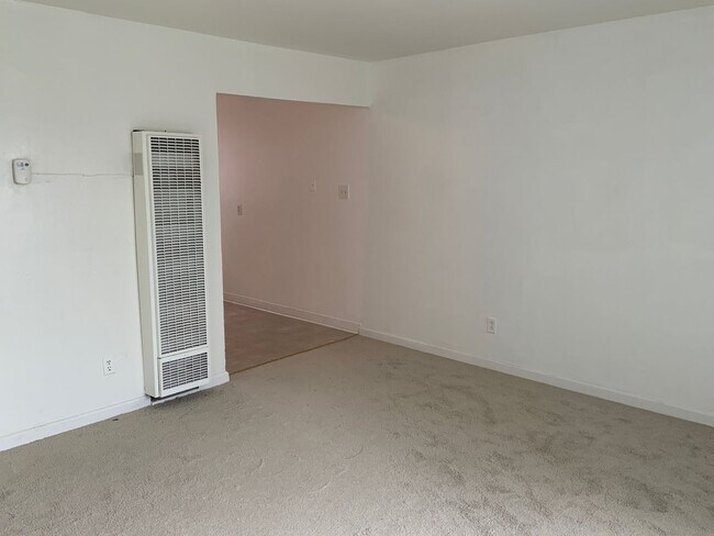 Building Photo - 418 C St