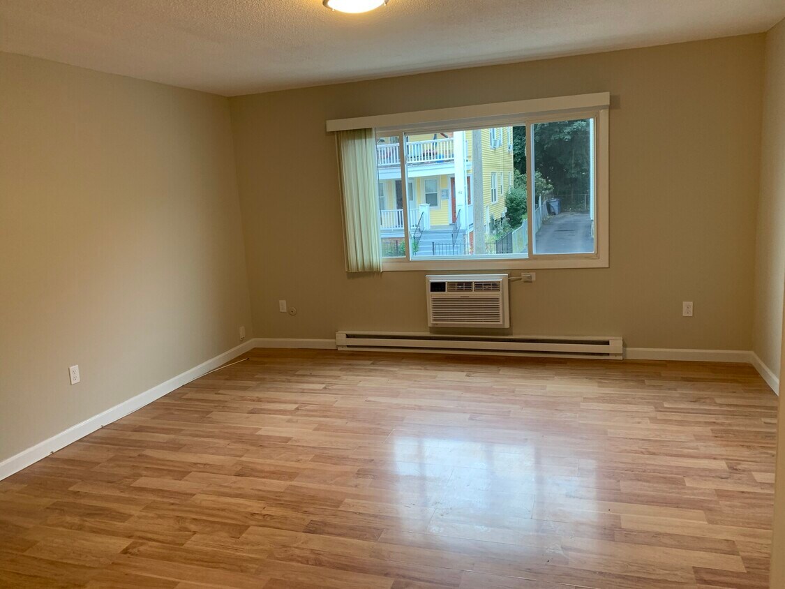 Building Photo - 46 Seymour St