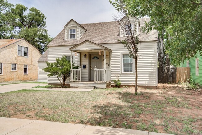 Foto del edificio - MOVE IN SPECIAL!! Charming 3 Bed, 3 Bath T...
