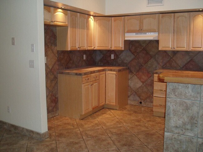 Building Photo - 7112 S Camino Grande
