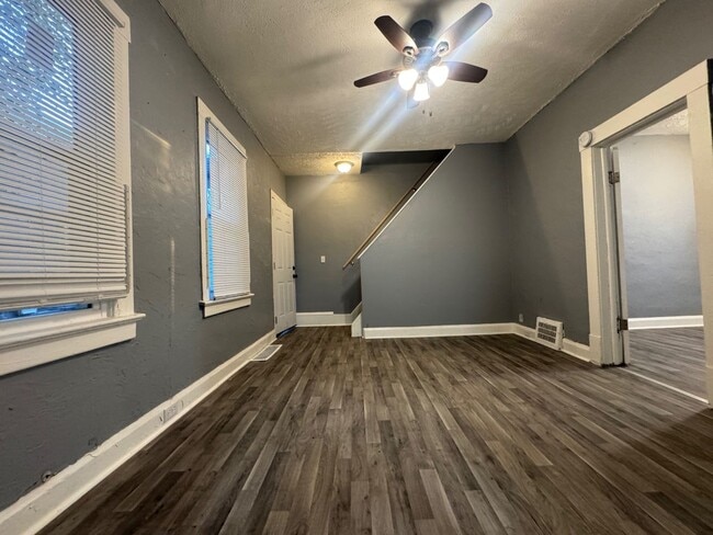 Building Photo - 6107 Fullerton Ave