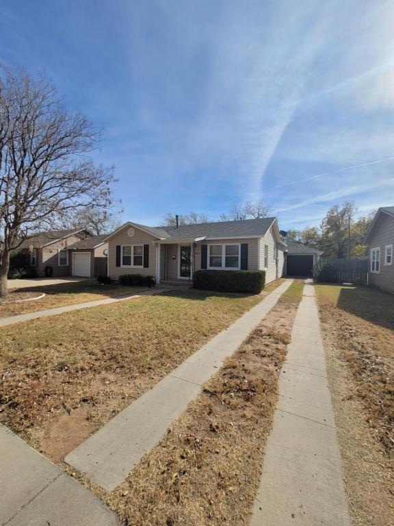 Building Photo - 1405 W Tennesee Ave