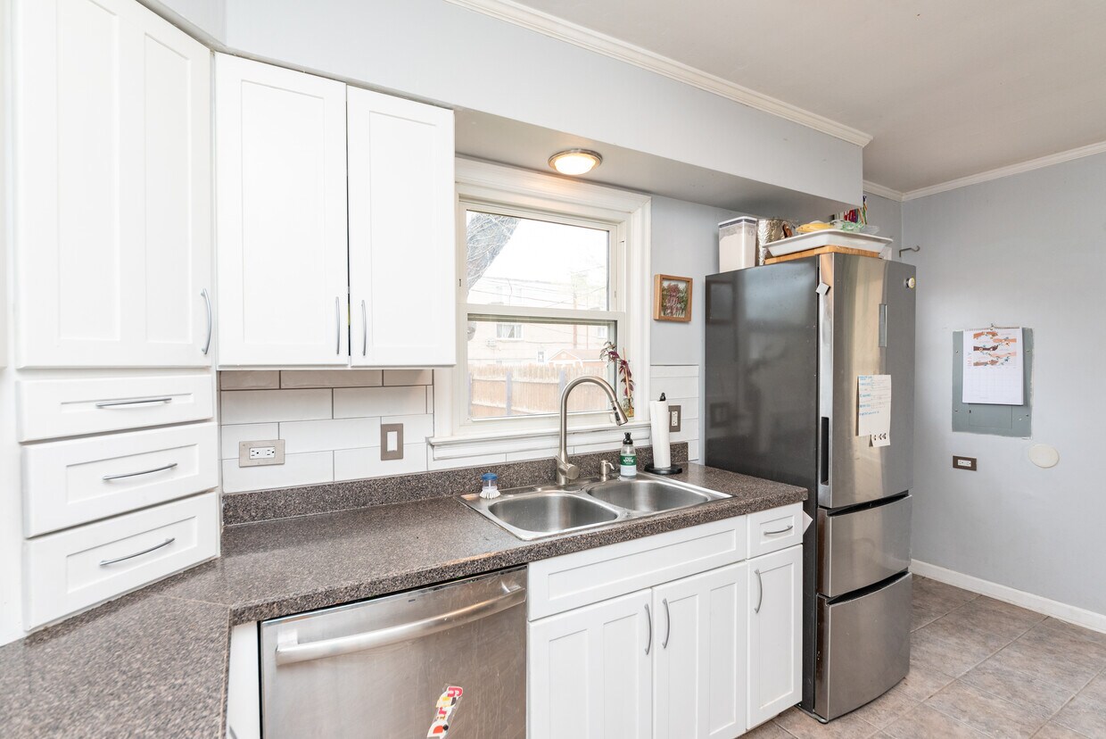 Building Photo - 1614 Dobson St