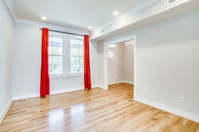 Foto del edificio - 637 Franklin St NE