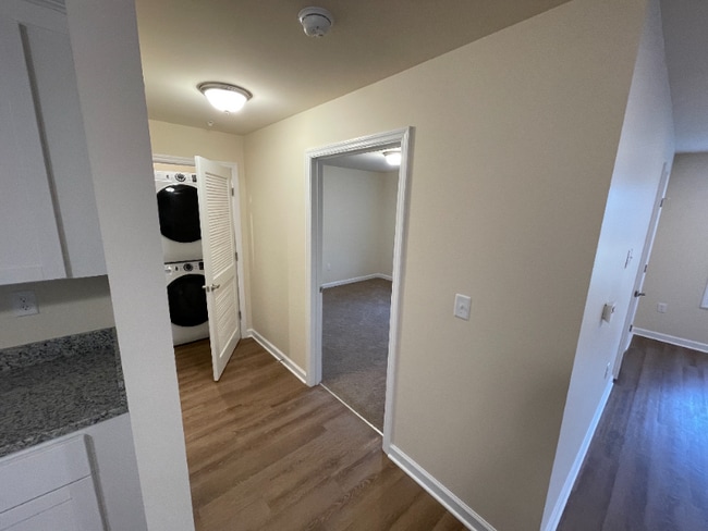 Building Photo - 540 Northend Dr