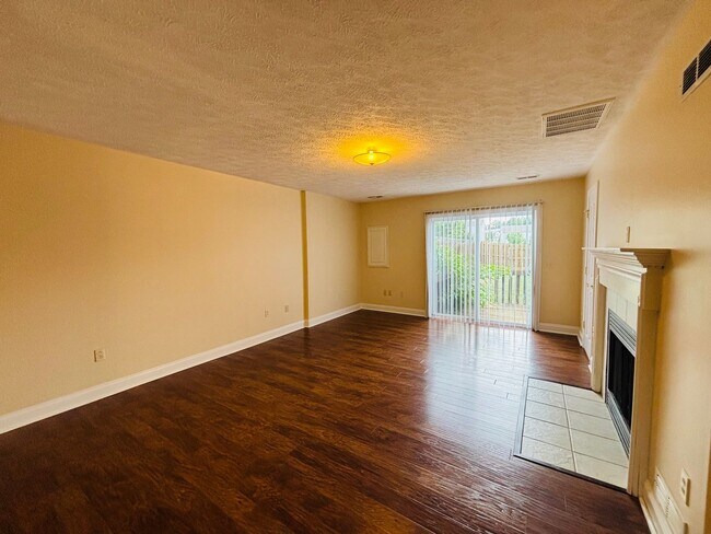 Building Photo - 120 Willow Oak Dr NW