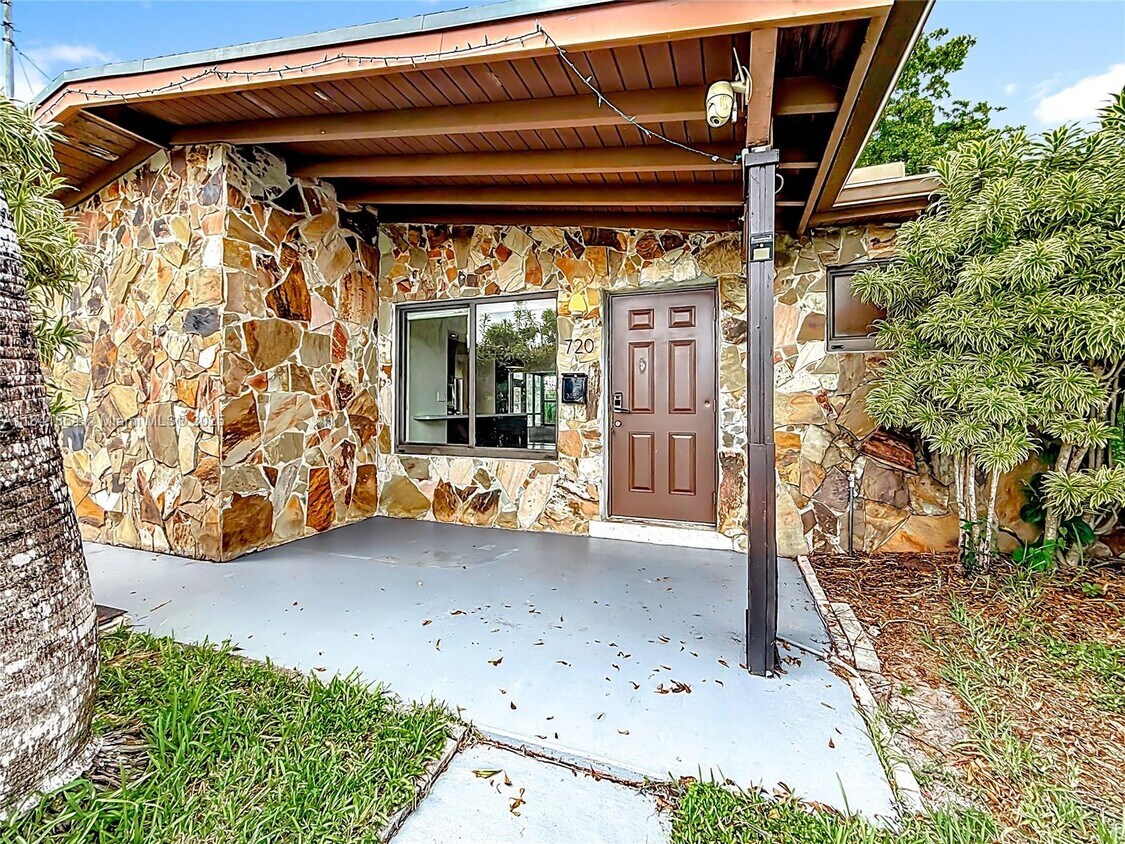 Foto principal - 720 SW 4th St