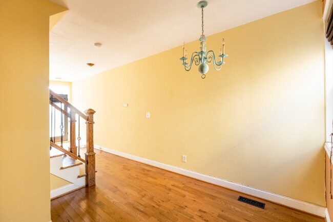 Building Photo - 405 Albemarle St
