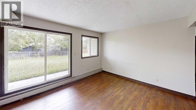 Building Photo - 5117-5144 44 St