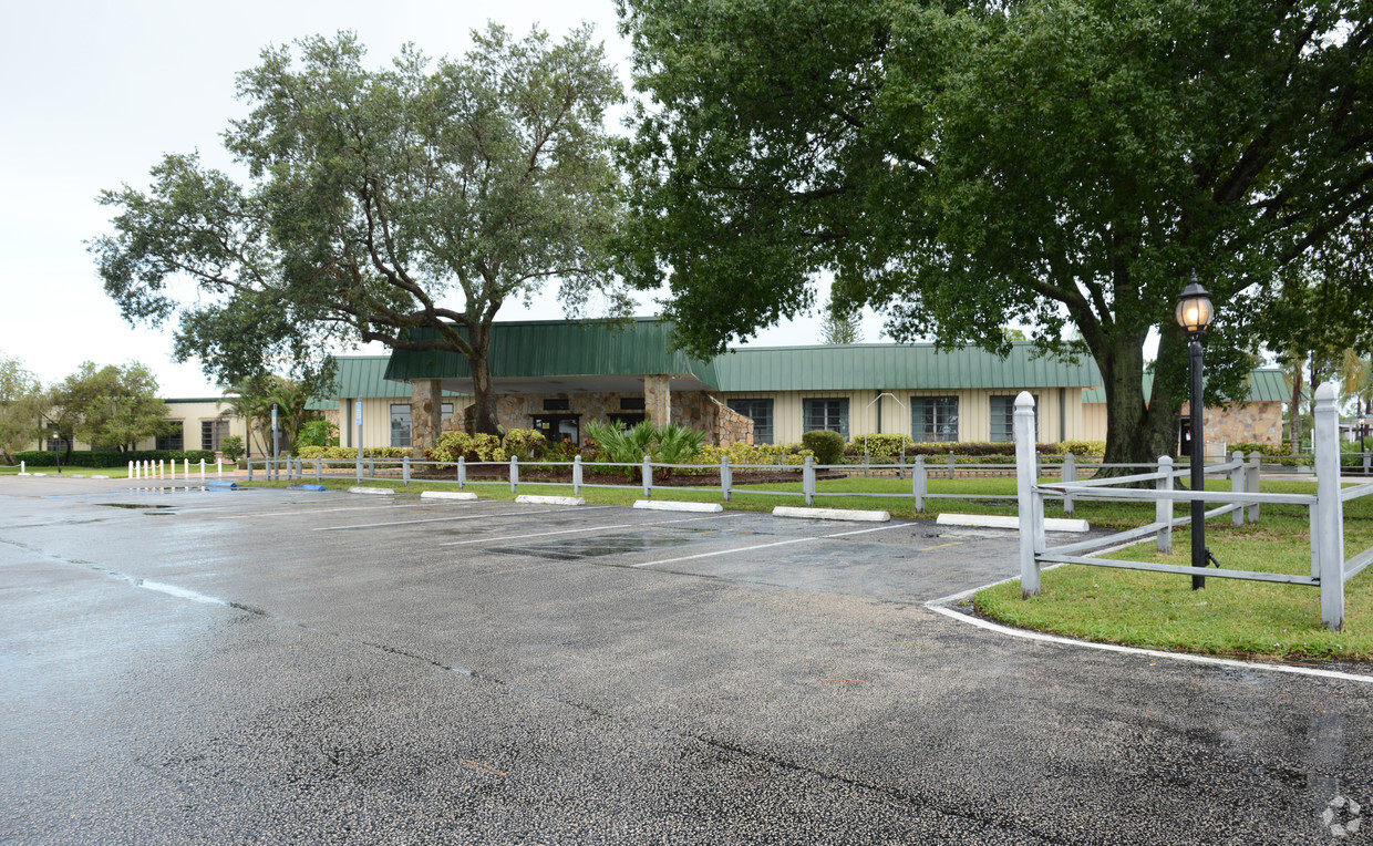 Foto del edificio - Indianwood Mobile Home Park (596 sites)