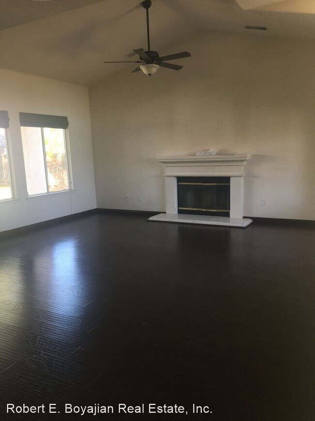 Foto del edificio - 5 br, 3 bath House - 2986 E. Plymouth Way