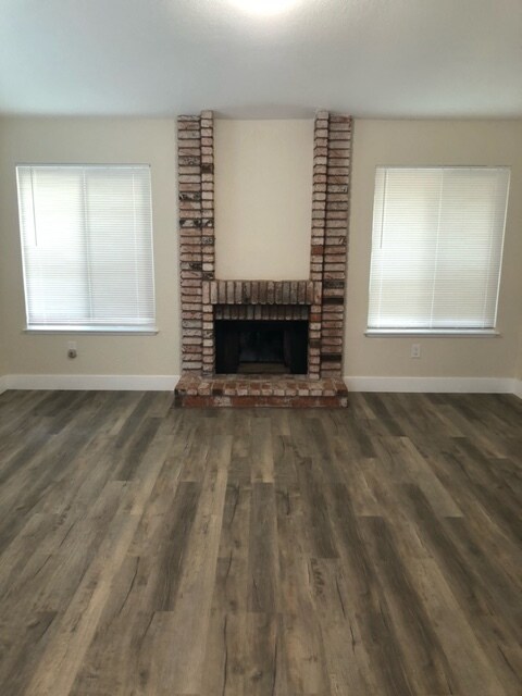 Building Photo - 2241 Lynbrook Dr