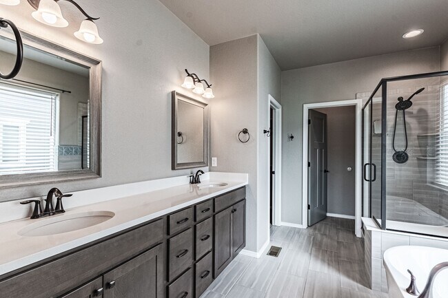 Building Photo - 9782 Emerald Vista Dr
