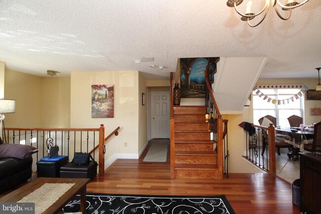 Building Photo - 9 Halstead Pl