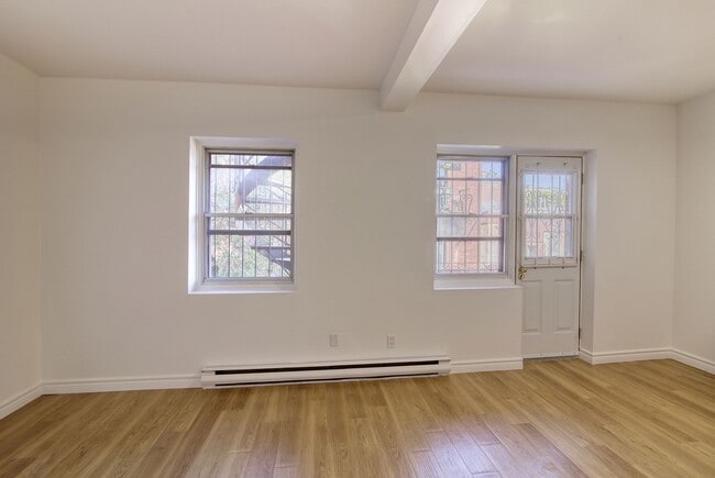 Building Photo - 539 Prince-Arthur west