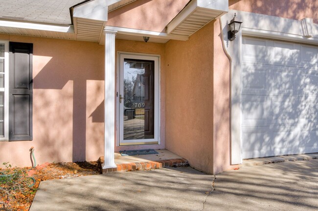 Building Photo - Great Ranch Near Augusta National!
