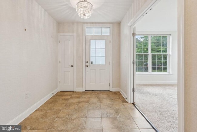 Foto del edificio - 46073 Hall Rd