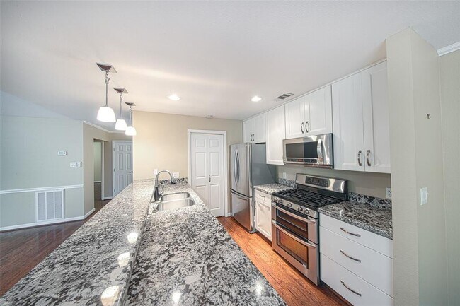 Foto del edificio - 49 Sawmill Grove Ln