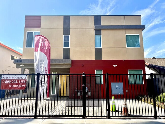 Building Photo - 1236 W 37th St