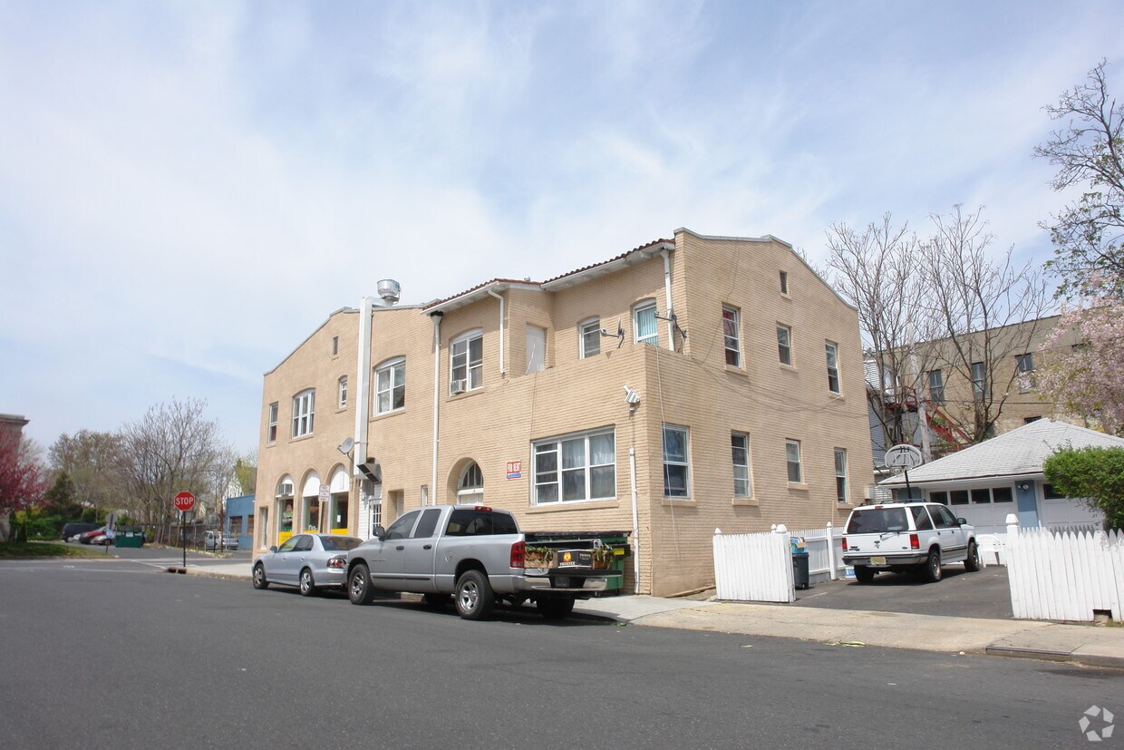 Foto del edificio - 209 Garfield Ave