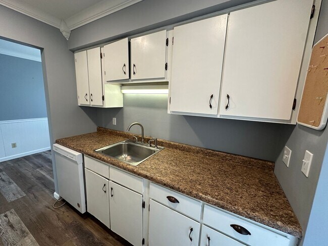 Foto del edificio - 2 Bedroom Townhome in Western Schools