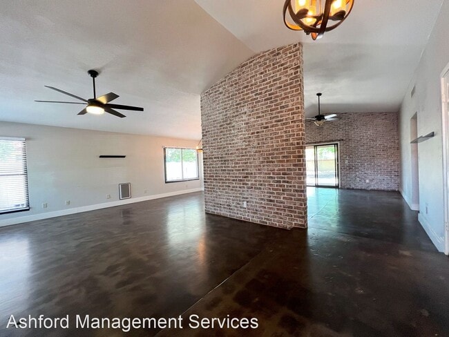 Building Photo - 3 br, 2 bath House - 1612 N El Camino Dr