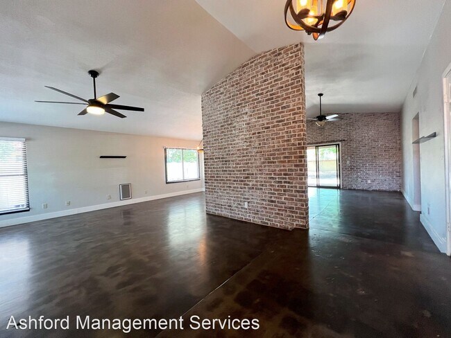 Foto del edificio - 3 br, 2 bath House - 1612 N El Camino Dr