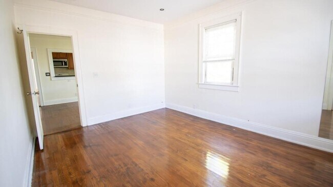 Foto del edificio - 840 W Seaman Ave