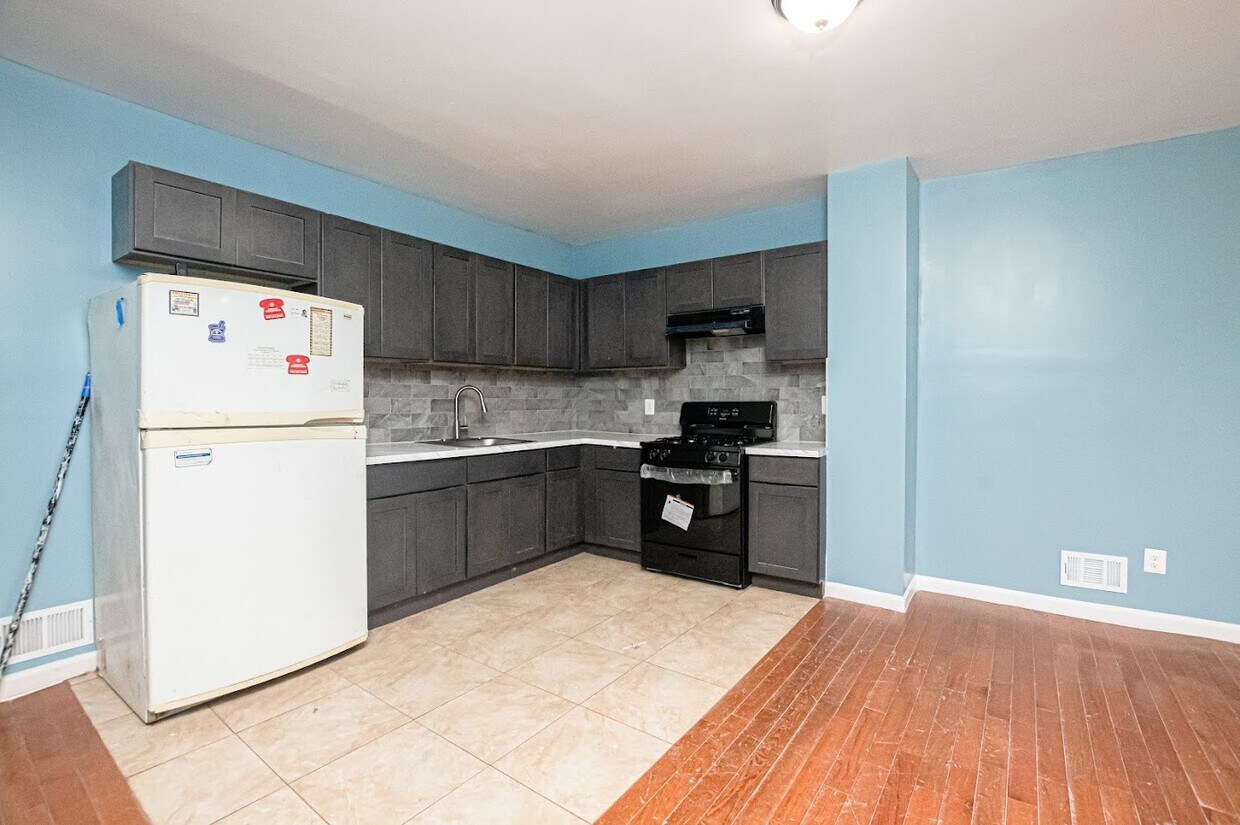 Primary Photo - 377 S 18th St