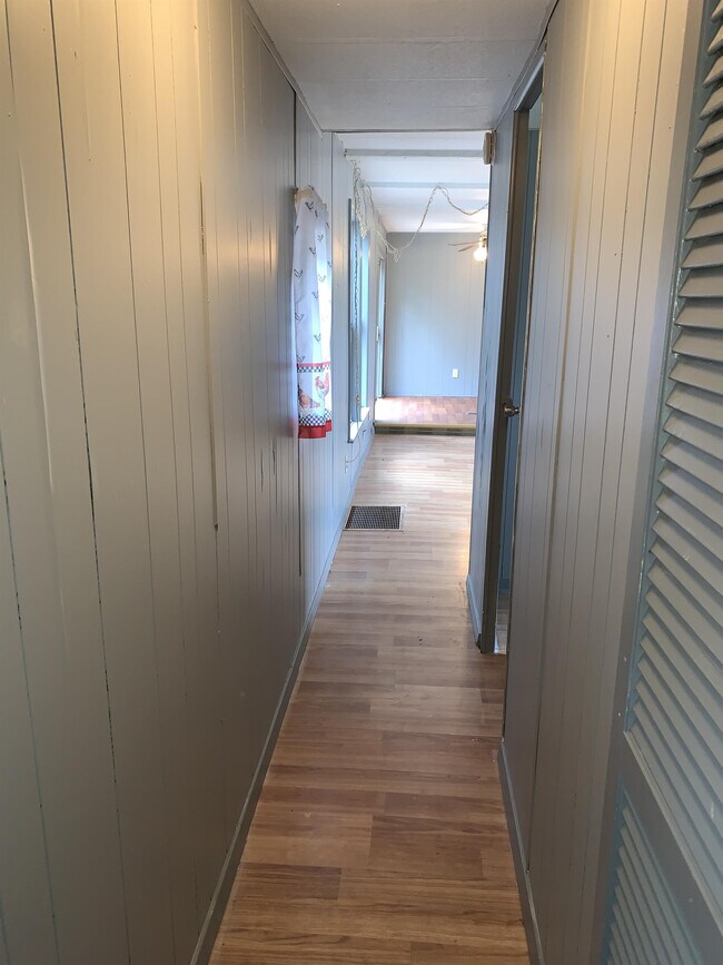 Building Photo - 1082 Enoch Ln