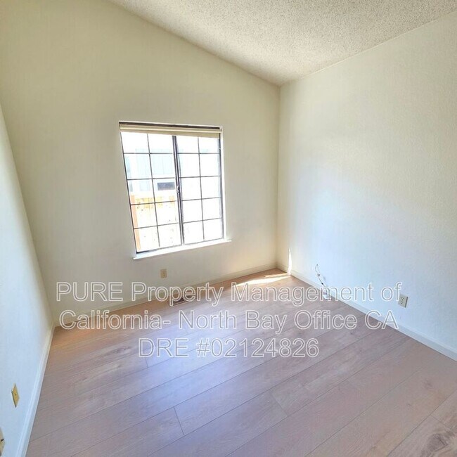 Foto del edificio - 869 Maria Dr