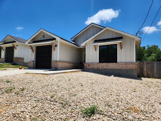 Foto del edificio - 415 Meeker Rd