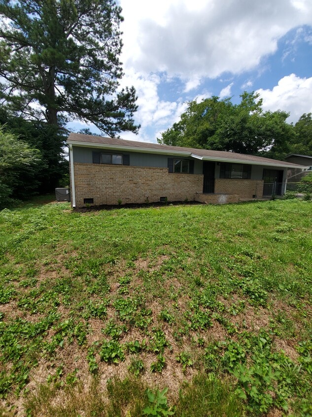 715 Mary Agnes Dr, Rossville, GA 30741 House for Rent in Rossville