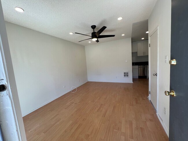 Foto del edificio - 3746 S Canfield Ave