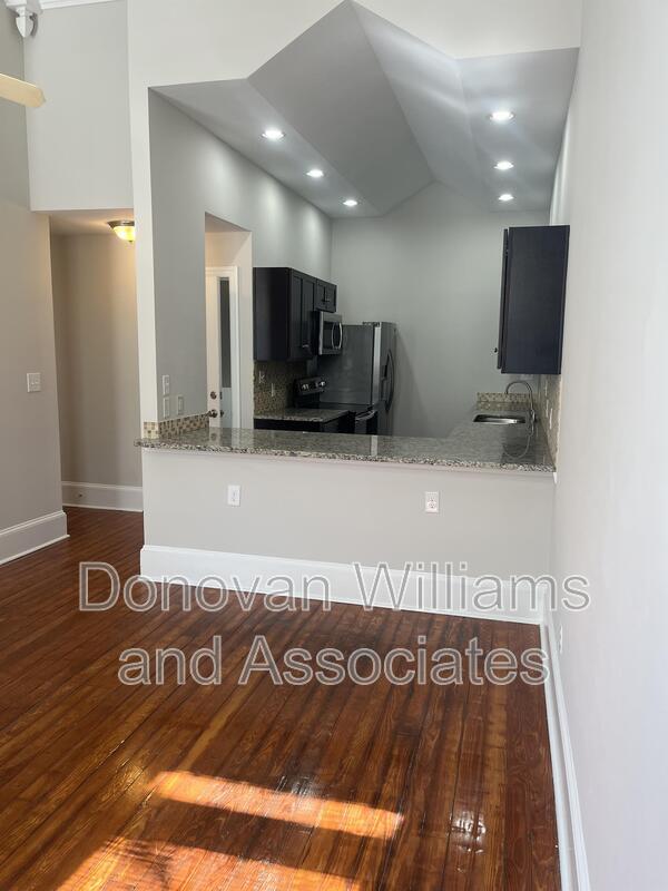 Foto del edificio - 135 E Wilson Ave