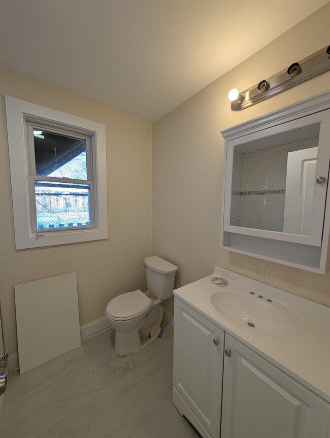 Building Photo - 5 Lowell Cir