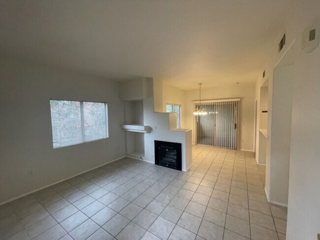 Foto del edificio - GREAT GATED COMMUNITY 2 BEDROOM -2 BATH -L...