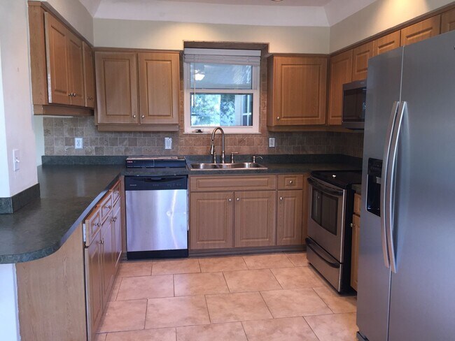 Foto del edificio - Spacious 3-Bedroom Home in Rio Vista - One...