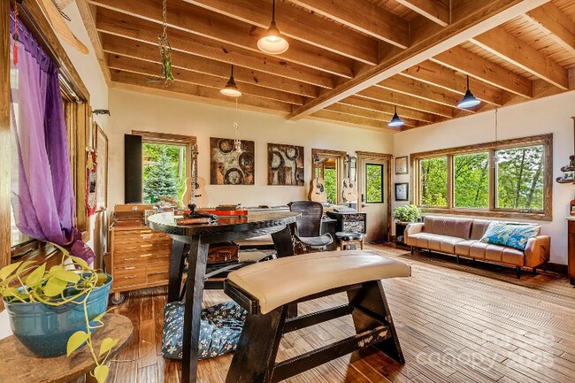 Foto del edificio - 41 Dillingham Ests Trl