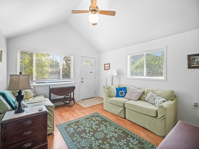 Building Photo - Cozy 1-Bedroom Rental – All Utilities Incl...