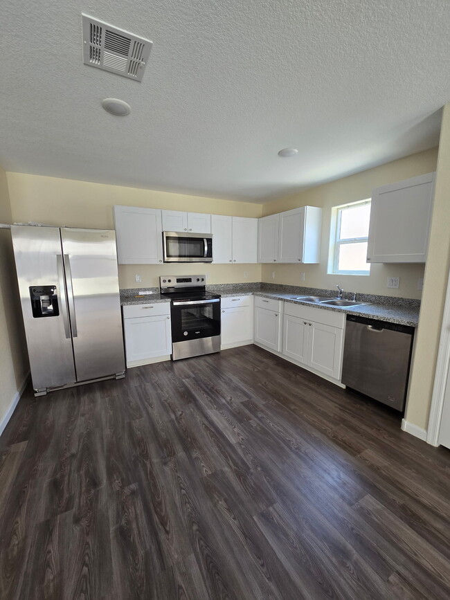 Building Photo - 2384 Tapatio Dr