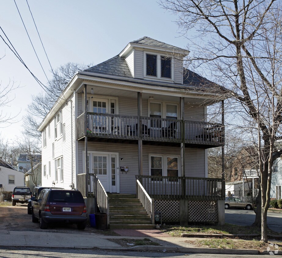 Building Photo - 66 Suydam St