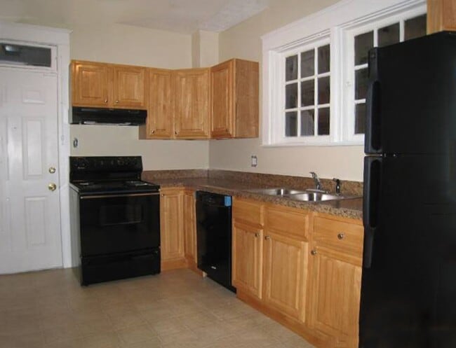 Building Photo - 4BR Home with Natural Light, Covered Porches & Bonus Sunroom