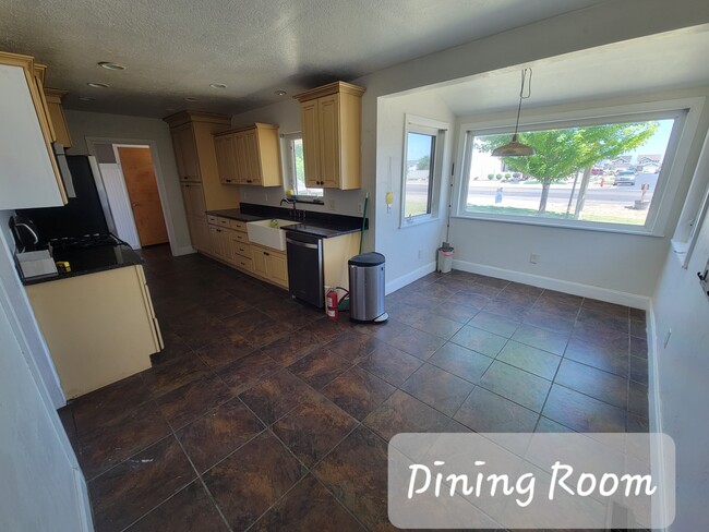 Eat-in Dining Room - 2213 W 2550 S