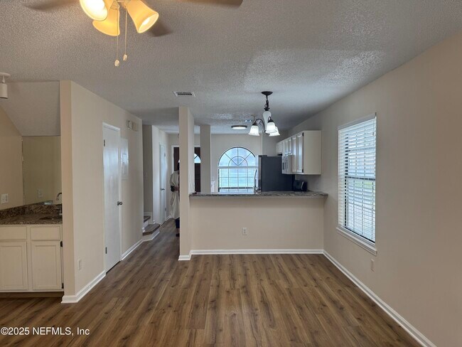 Foto del edificio - 2075 Gail Ave