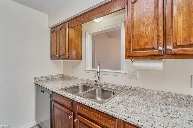 Foto del edificio - 1221 Garth Ct